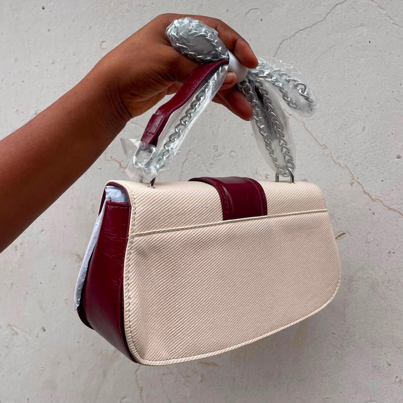 Two-Tone Flap Chain Shoulder Bag - Cream / Burgundy image 3
