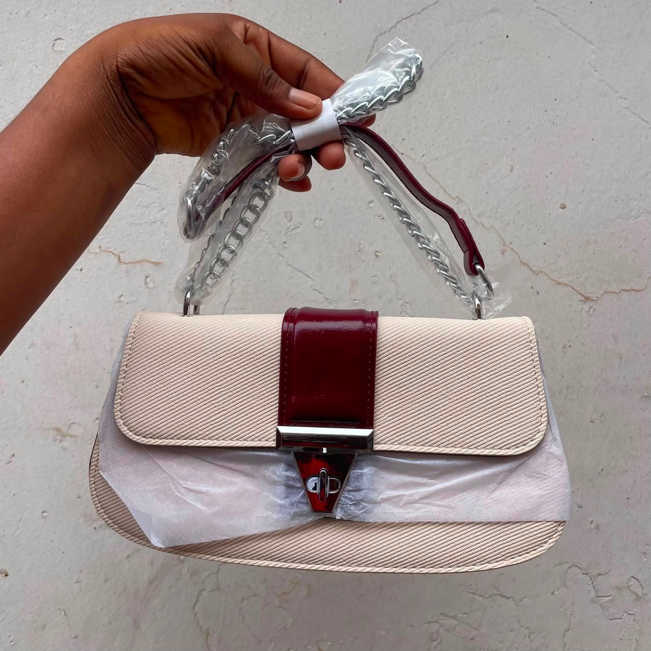 Two-Tone Flap Chain Shoulder Bag - Cream / Burgundy image 2